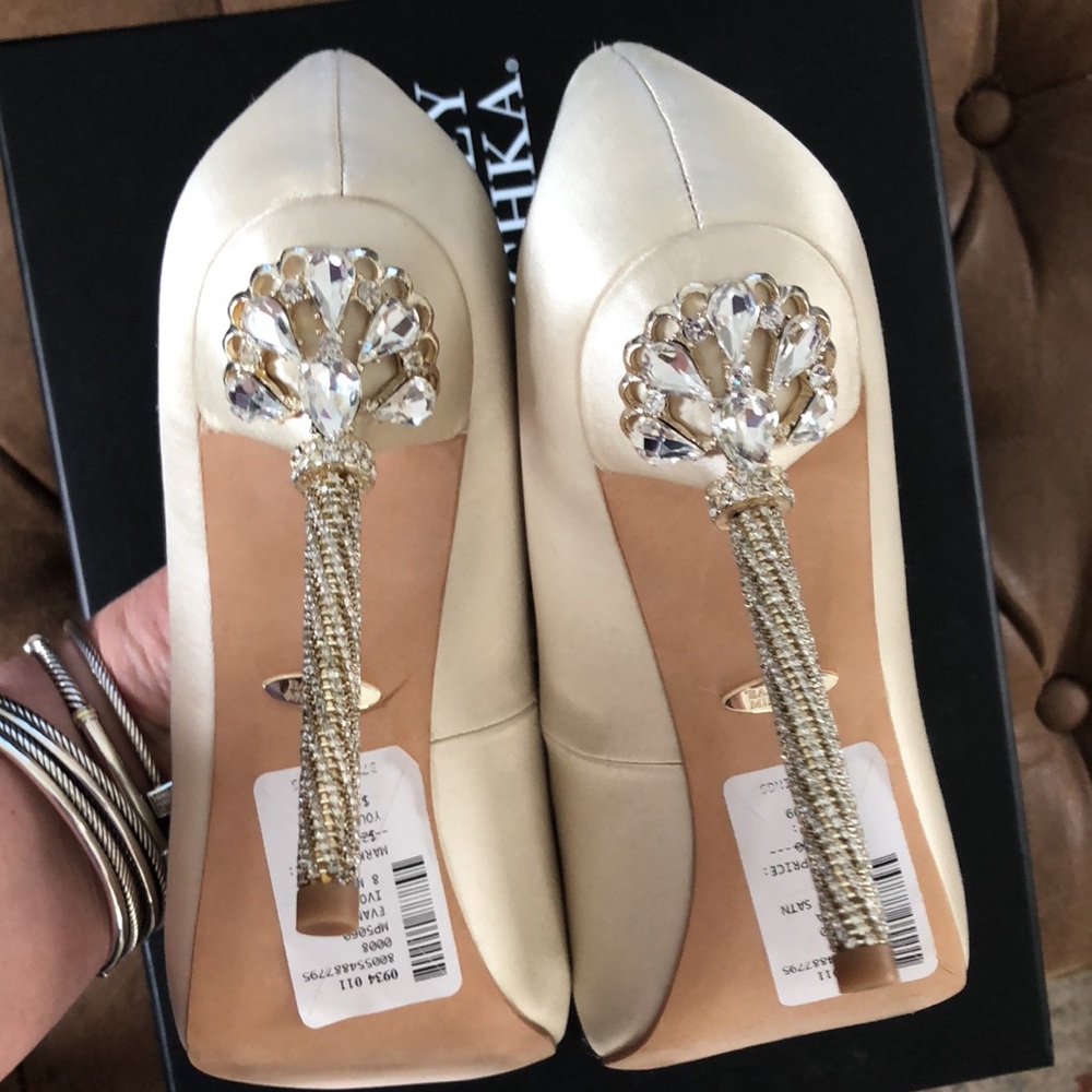 Badgley Mischka jeweled satin pumps - Picture 4 of 10